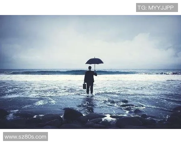 退役足球明星的艰难人生与困境探讨：辉煌背后的孤独与挑战